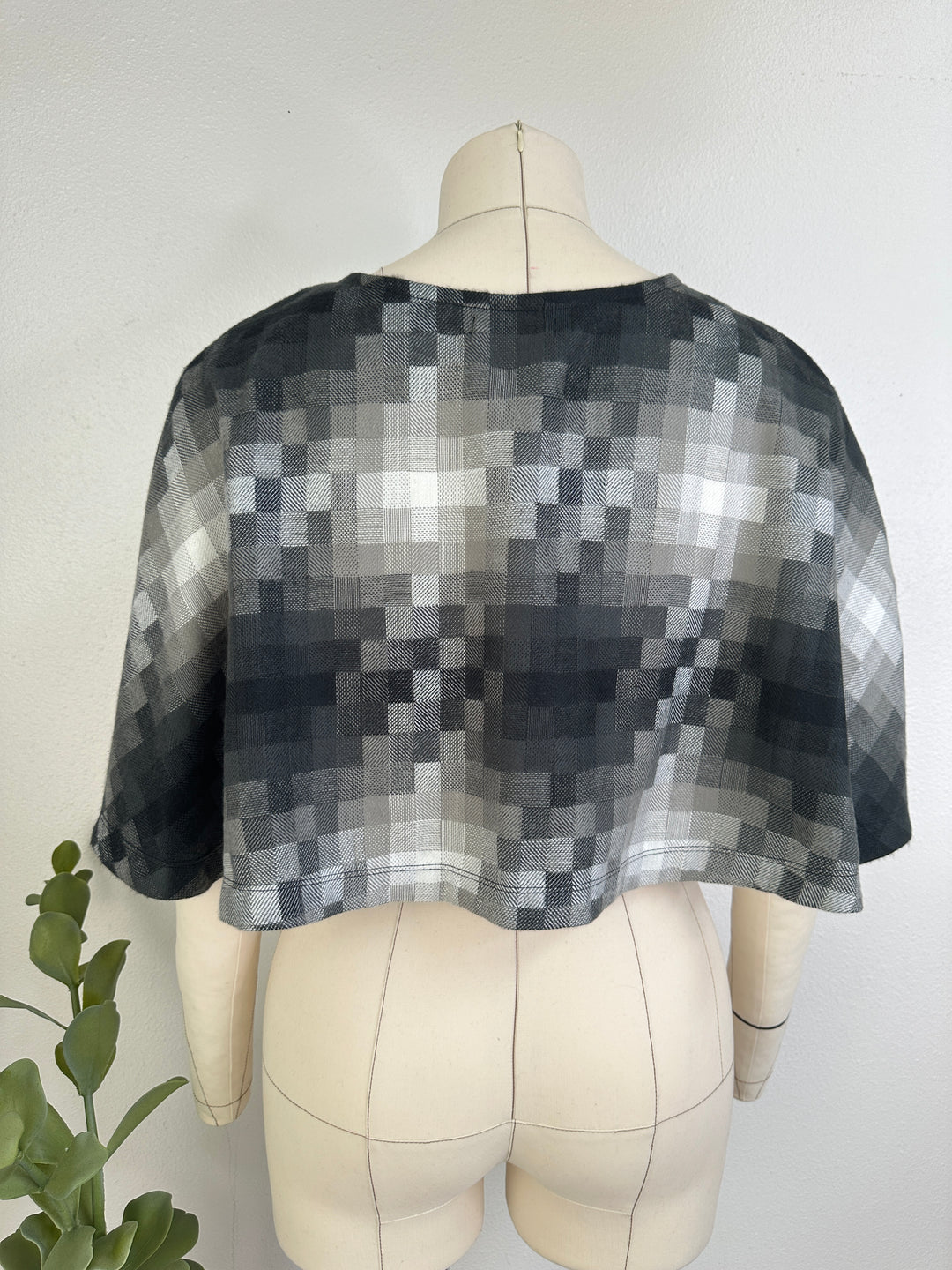 Geometric Squares Capelet