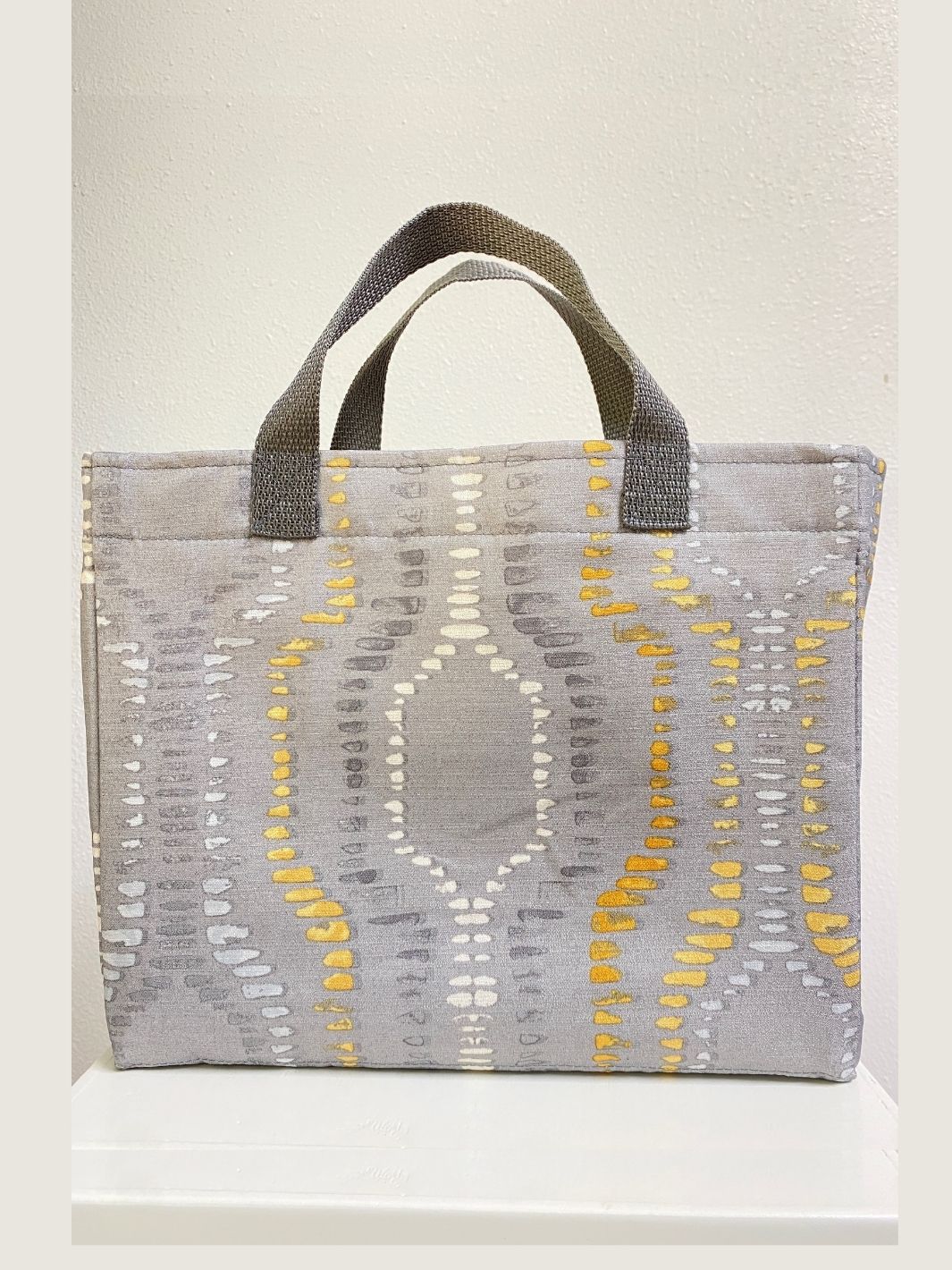 Gray/Yellow Geometric Print Carry All Tote
