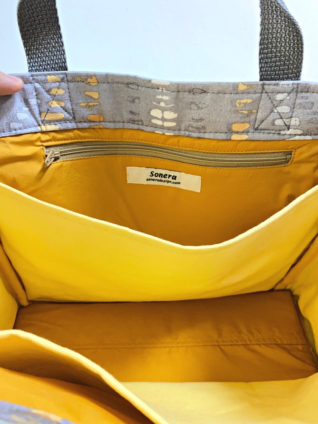 Gray/Yellow Geometric Print Carry All Tote